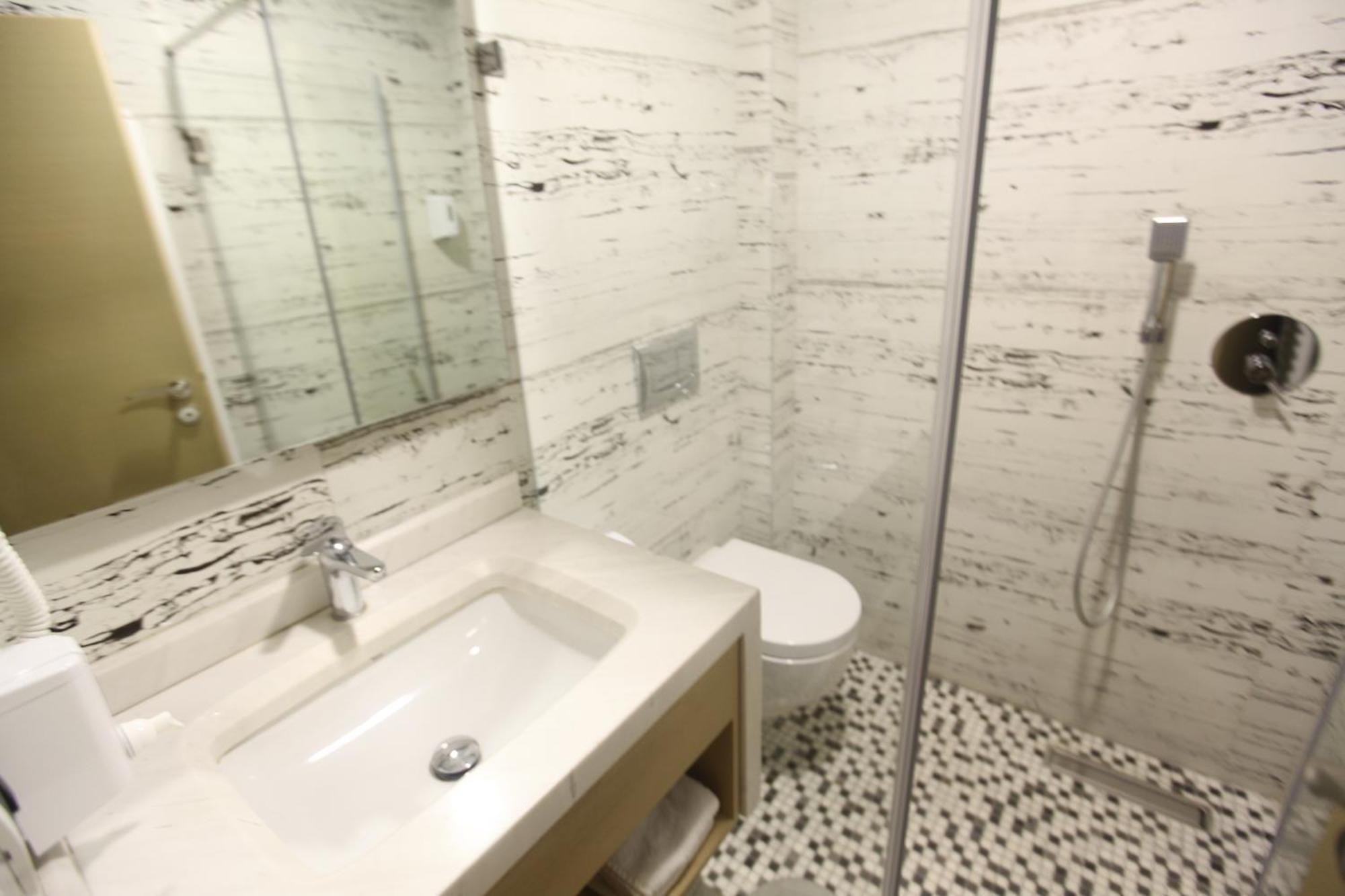 Alpin Llogara Hotel Dukat